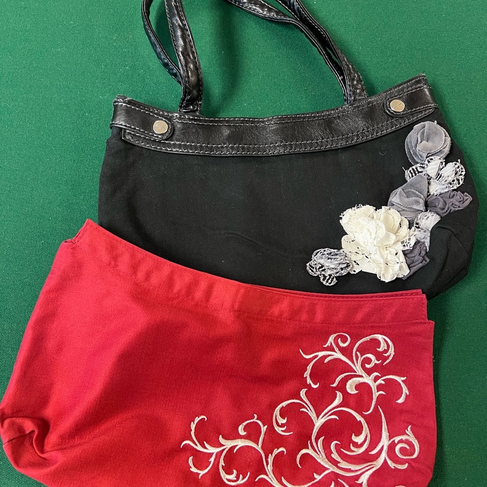 Thirty-One Black and Red Floral Women's Skirt Purse Set
